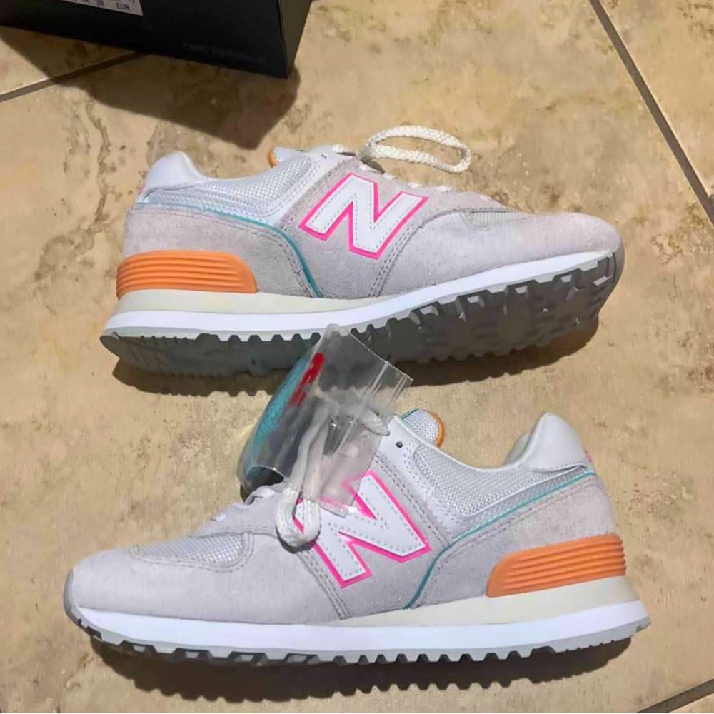 new balance nimbus cloud/ peach glaze size 7.5